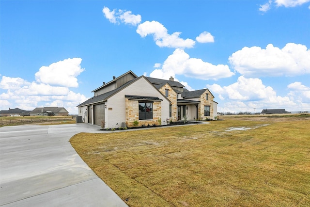 view of front facade with a garage and a front yard