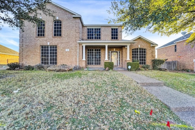 view of front of property featuring a front yard