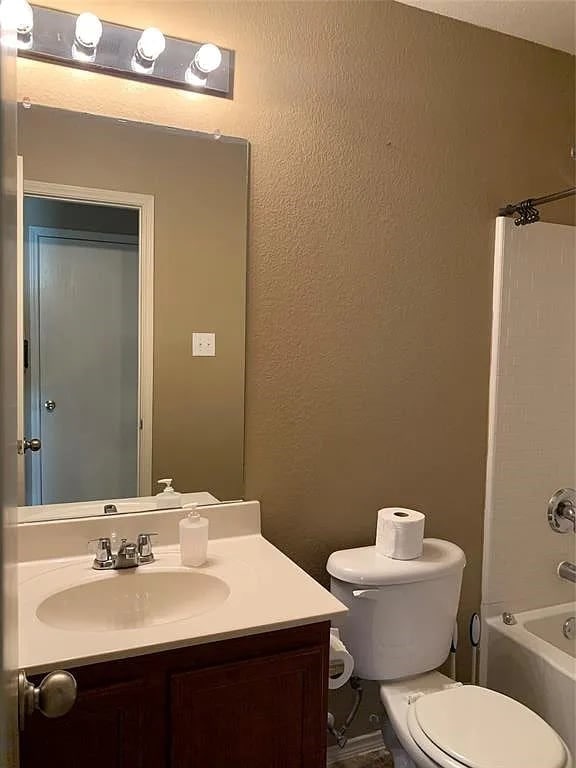 full bathroom featuring vanity, toilet, and shower / bath combination