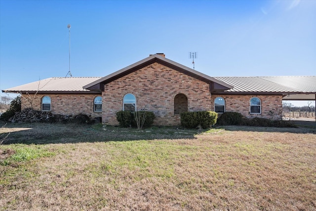 view of front of property with a front yard