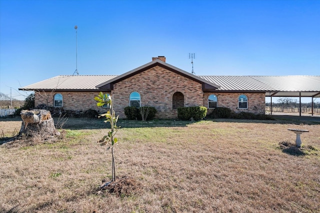 exterior space featuring a front yard