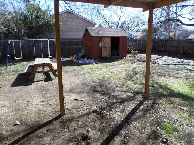 view of yard featuring a storage unit