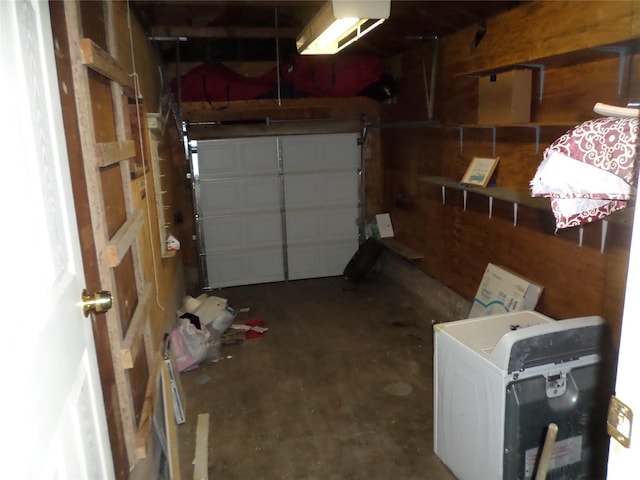 garage with washer / clothes dryer