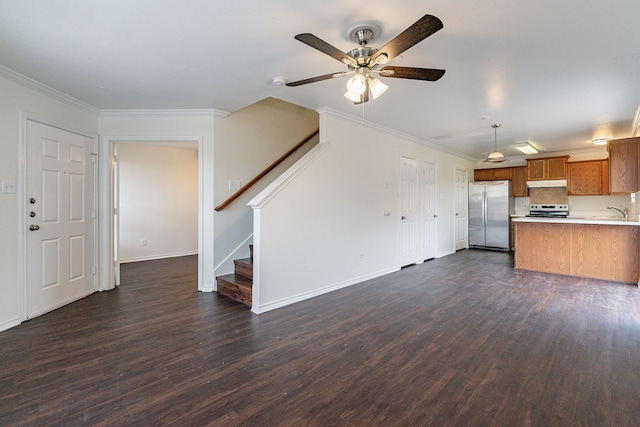 kitchen featuring open floor plan, decorative light fixtures, a peninsula, stainless steel appliances, and light countertops