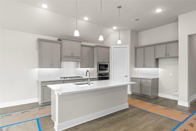 kitchen with dark wood-type flooring, a sink, visible vents, appliances with stainless steel finishes, and gray cabinets