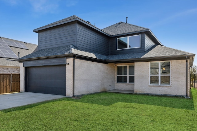 view of front of home featuring a front lawn