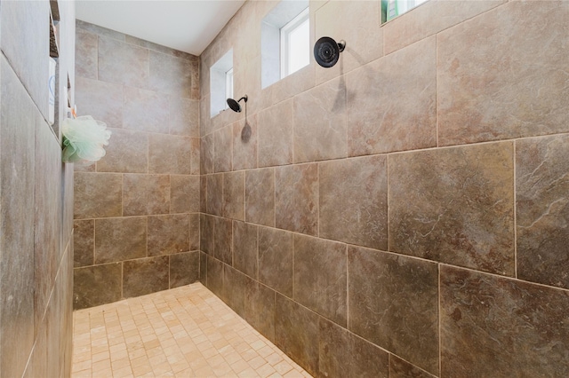 room details featuring a tile shower