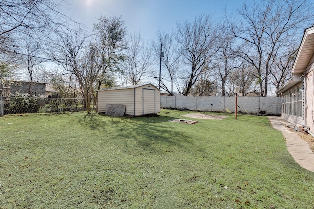 view of yard featuring a storage shed, an outdoor structure, and a fenced backyard