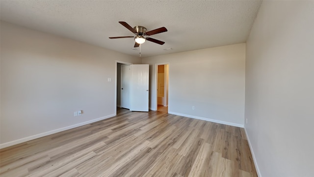 unfurnished bedroom featuring light wood-type flooring, a textured ceiling, and ceiling fan