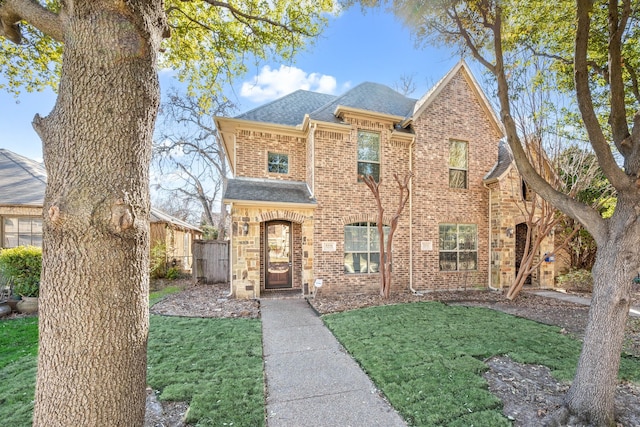 view of front of property with a front yard