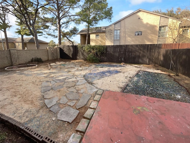 view of yard featuring a patio area