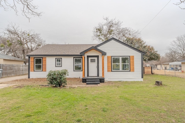 view of front facade with a front yard