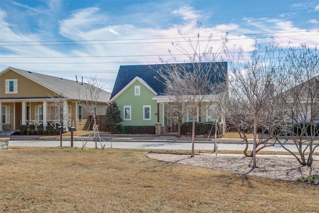 view of front of property with a front yard