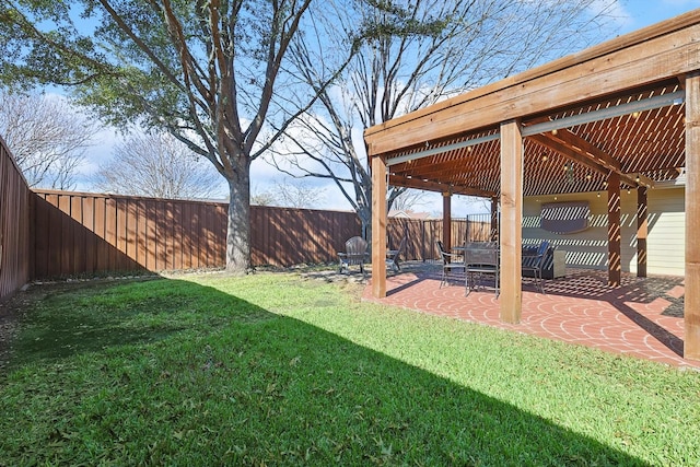 view of yard featuring a patio