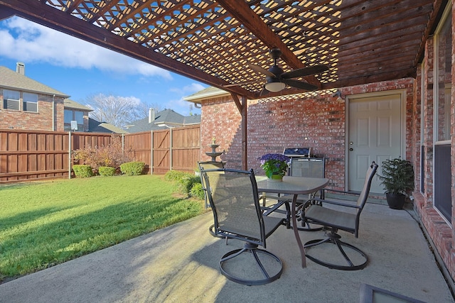 view of patio featuring ceiling fan and a pergola