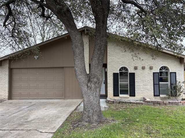 view of front of house featuring a garage