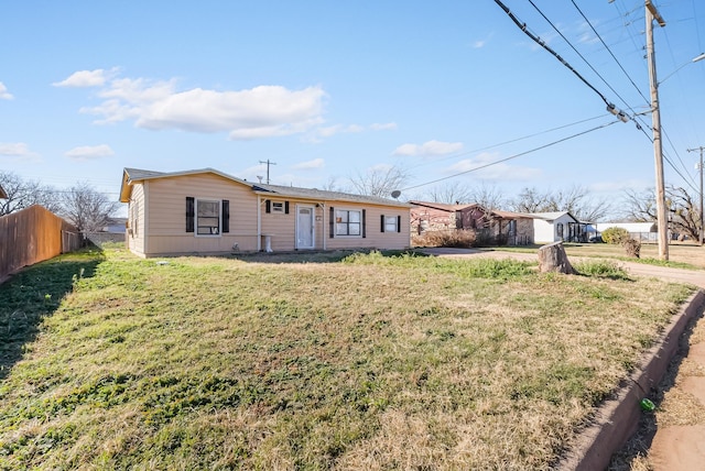 view of front of house featuring a front yard