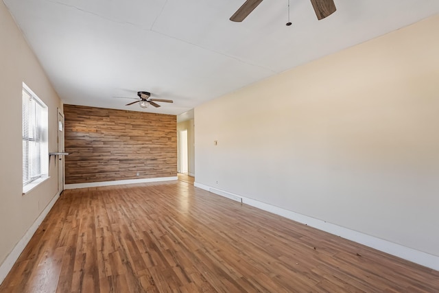 unfurnished room featuring wood-type flooring and ceiling fan