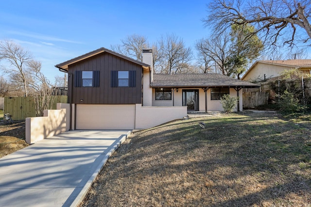 view of front facade featuring a garage and a front yard