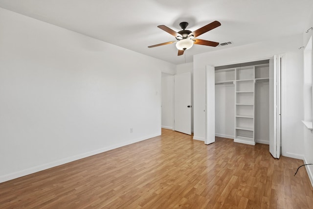 unfurnished bedroom with light hardwood / wood-style floors, a closet, and ceiling fan