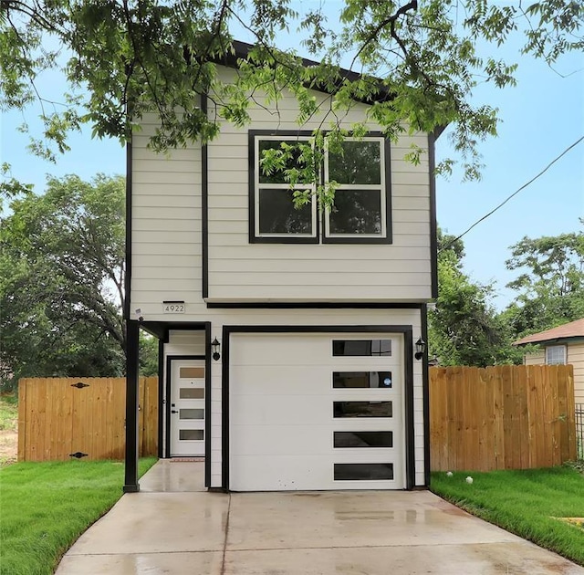 view of front facade with a garage and a front yard