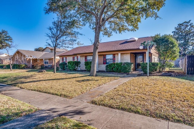 ranch-style house featuring a front yard