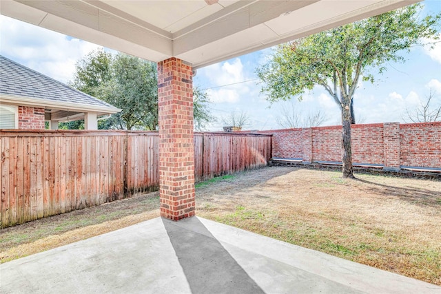 view of yard featuring a patio