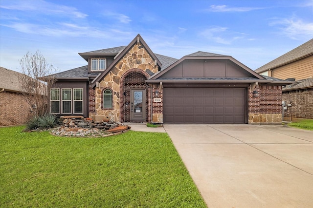 view of front of home featuring a garage and a front yard