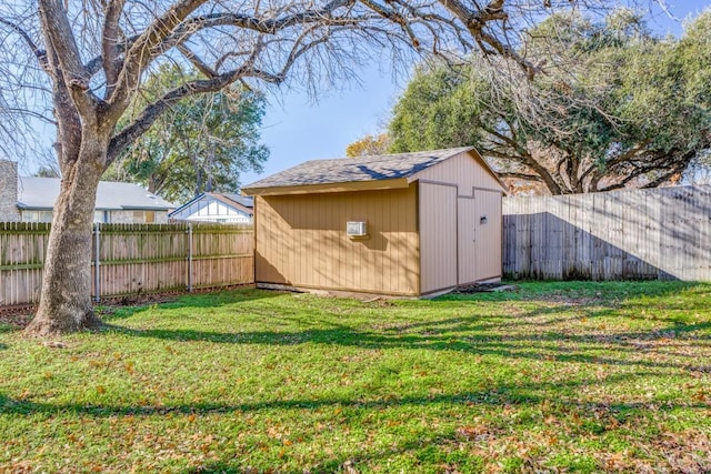 view of yard with a storage shed