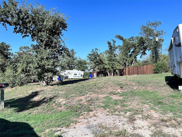 Listing photo 2 for 318 Maid Marian Dr, Gordonville TX 76245