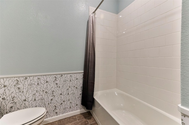 bathroom with toilet and shower / bath combo with shower curtain