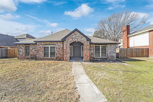 view of front facade with a front yard