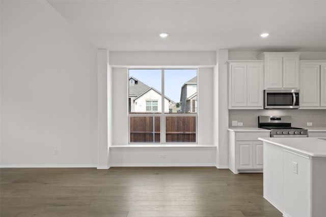 371 Freestall Dr, Midlothian, TX 76065 - kitchen featuring appliances with stainless steel finishes, white cabinetry, tasteful backsplash, light countertops, and wood finished floors
