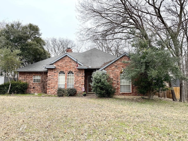 view of front of house with a front lawn