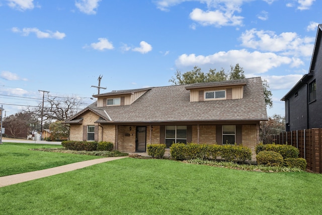 view of front property featuring a front yard