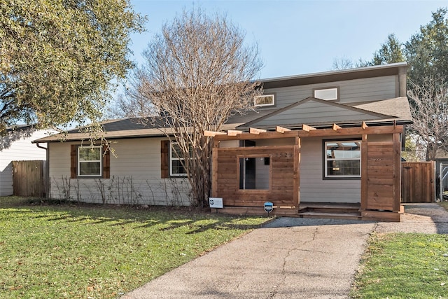 view of front of home with a front lawn