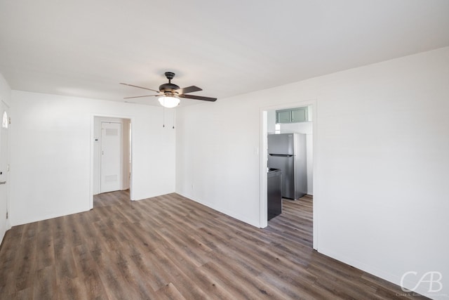 spare room with dark wood-type flooring and ceiling fan