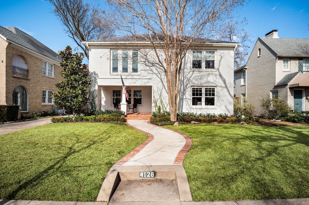 view of front of home with a front lawn