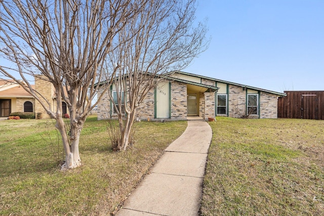 single story home featuring a front yard