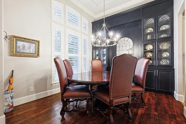 dining room with a notable chandelier, crown molding, and dark hardwood / wood-style floors