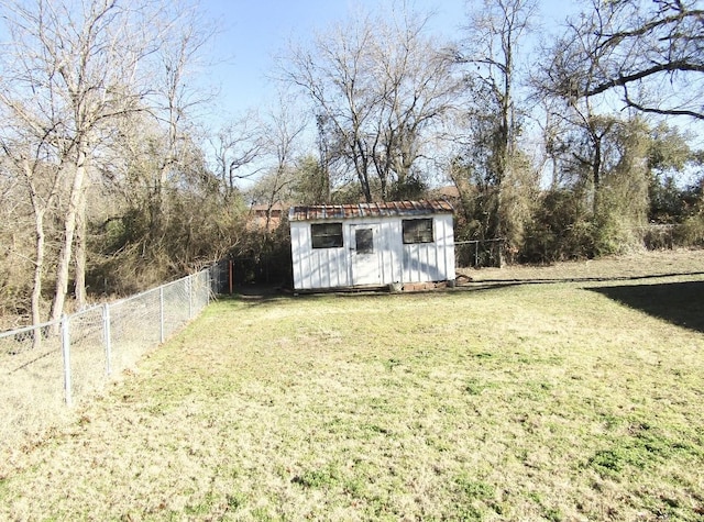 view of yard with a storage unit