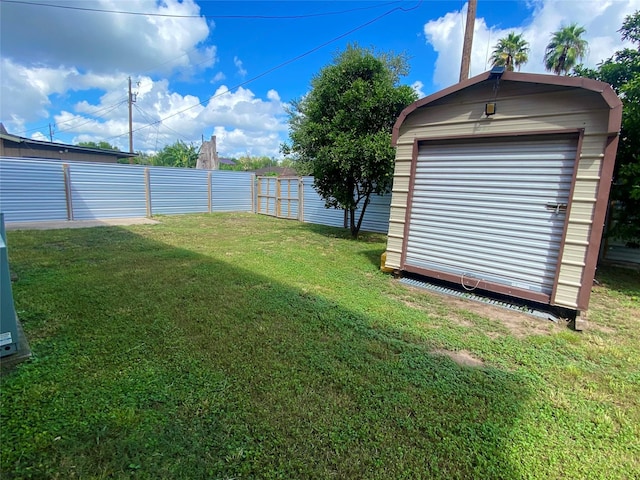 view of yard featuring a garage and an outdoor structure