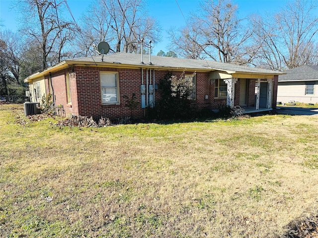 ranch-style home with cooling unit and a front yard