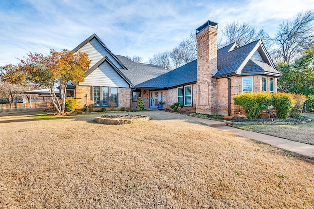 view of front of home featuring a front lawn