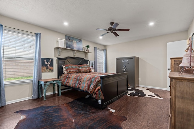 bedroom featuring ceiling fan and a textured ceiling