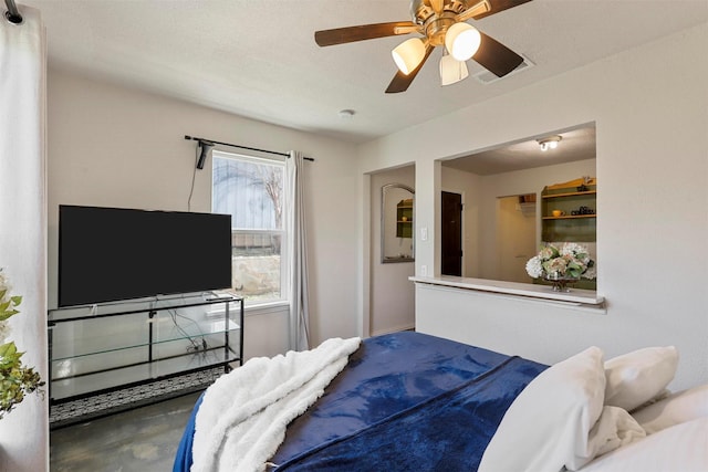 bedroom with ceiling fan