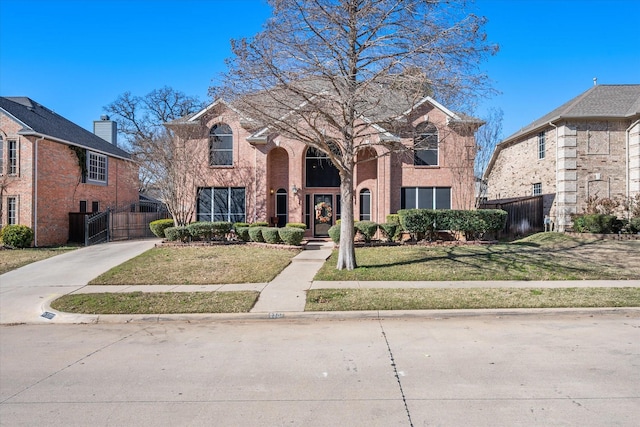 front facade featuring a front yard