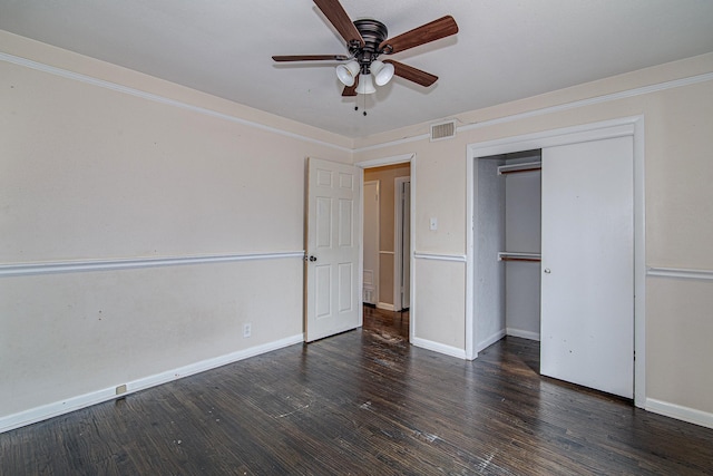 unfurnished bedroom with dark wood-type flooring, a closet, and ceiling fan