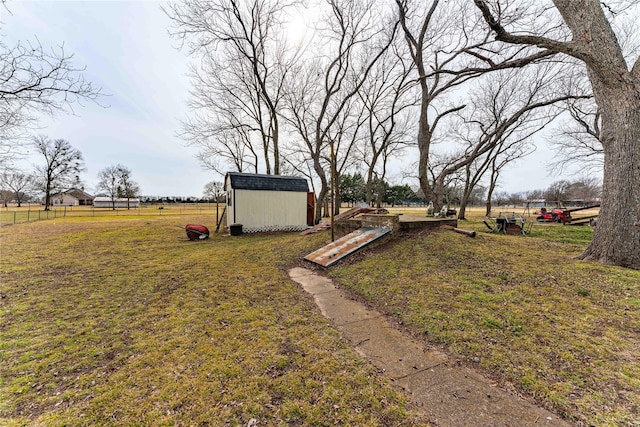 view of yard with a storage shed