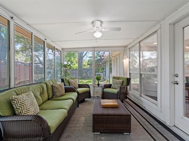 sunroom with ceiling fan